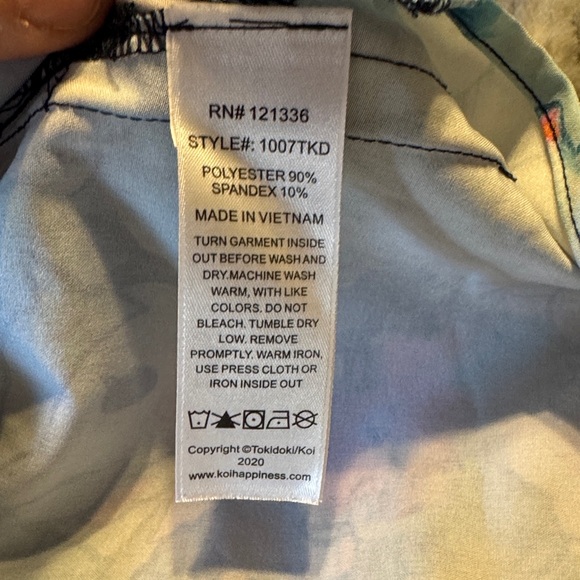 Tokidoki Watercolor Unicorno Print Scrub Top size 2X - Picture 9 of 9